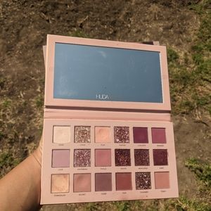 HUDA BEAUTY The New Nude Eyeshadow Palette